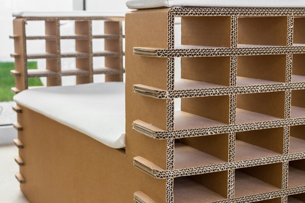 Cardboard dividers for safe and efficient bottle transport